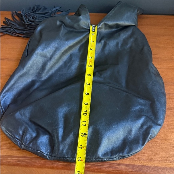 Designer Perez Sanz Elegant Black Shoulder Bag with Tassel - Picture 9 of 14